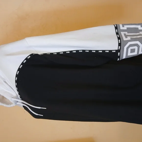 PINK Campus Cowl Black And White - Picture 3 of 10